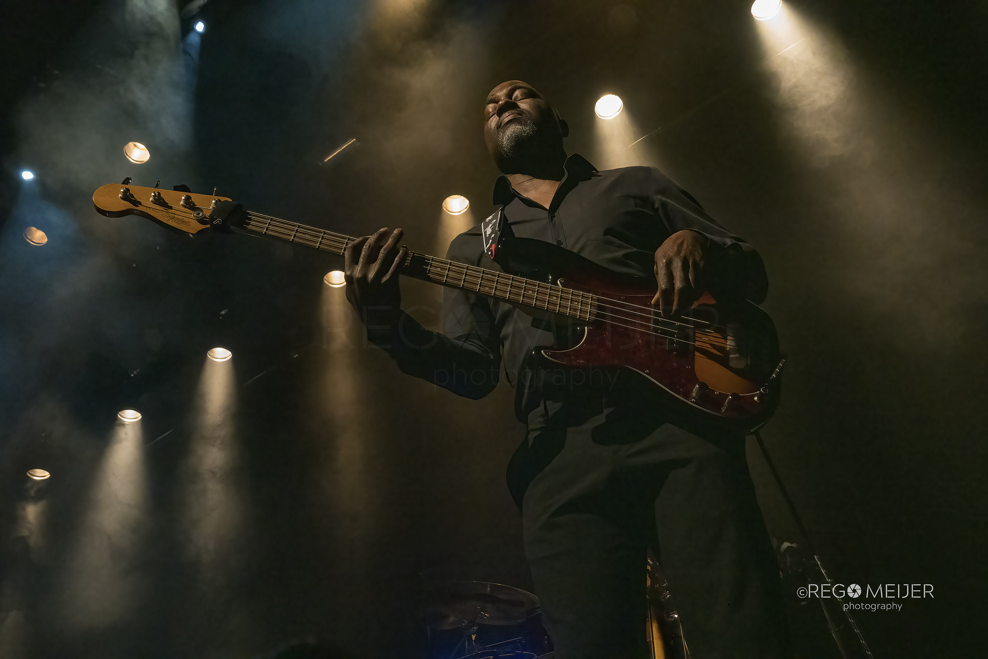 sony-concert-picture-of-bassplayer-steffen-morrison-by-dutch-concert-and-event-photographer-rego-meijer-photography